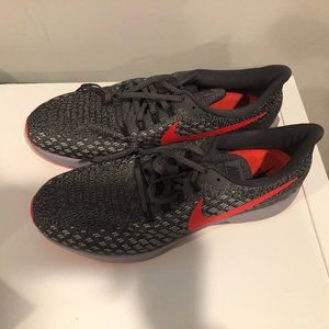 NWOT Nike Men's Zoom Running Sneakers Size 11.5